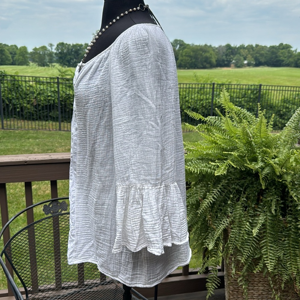 Like New white gauze tunic top w/ bell sleeves - Large - Flowy & oh so cool! 😎 - Picture 4 of 7